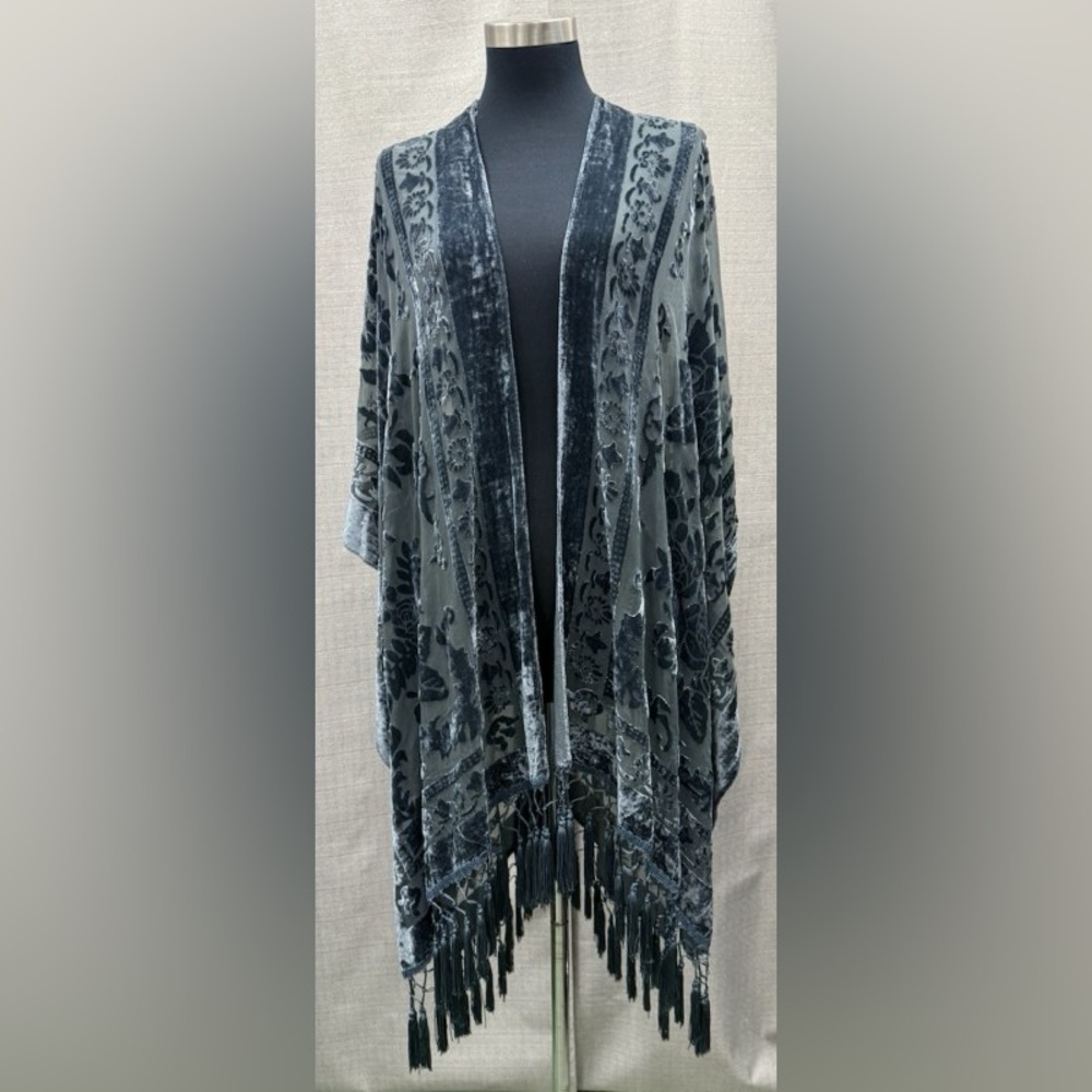 Elegant Boho Velvet Kimono Jacket - Picture 3 of 5
